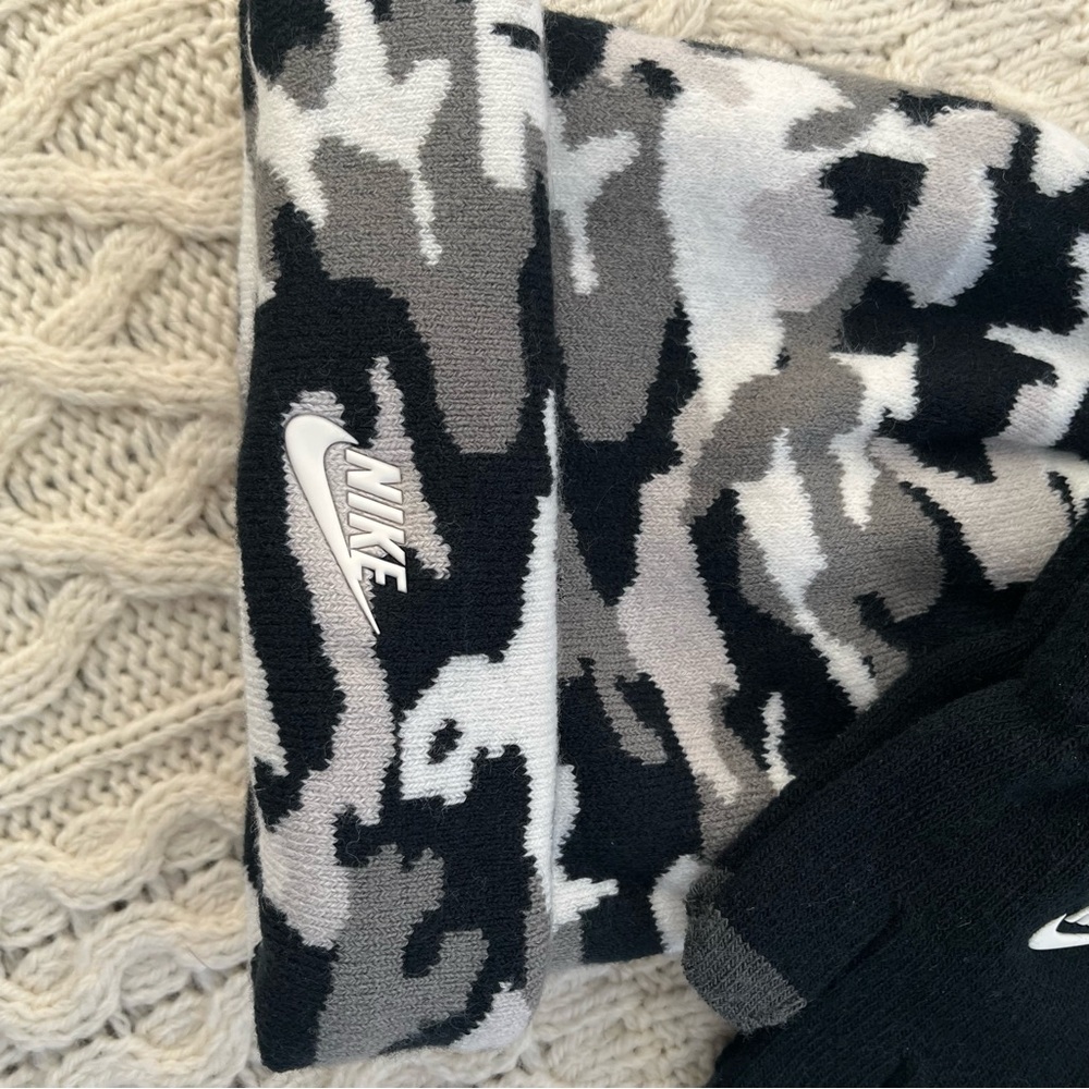 Nike Youth Hat and Gloves 2 pc Set NWT Camo Outerwear Accessories - Picture 3 of 6